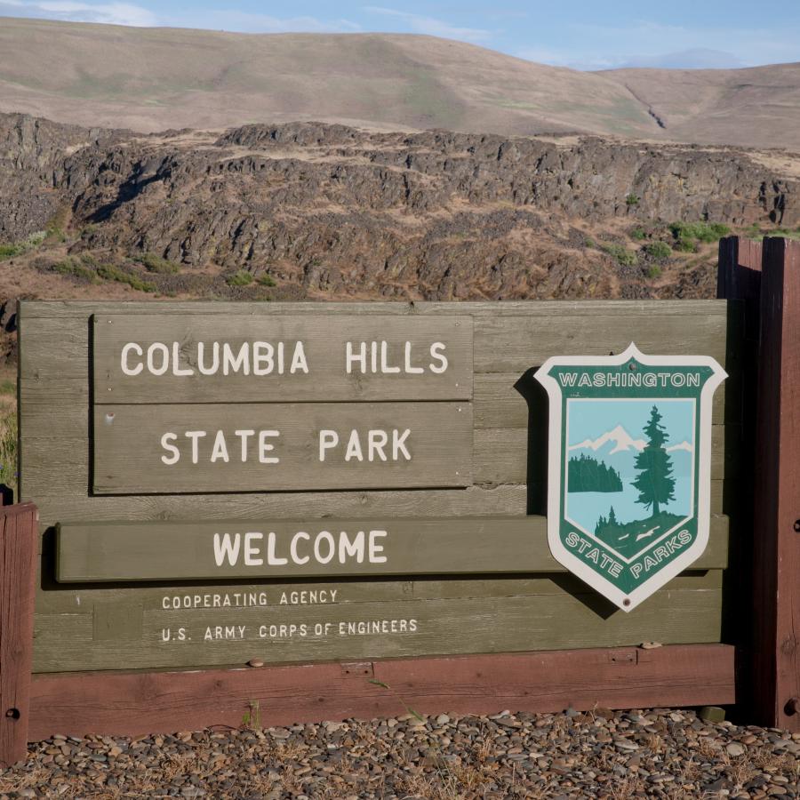 Washington State Parks sign with emblem announcing Columbia Hills entrance 