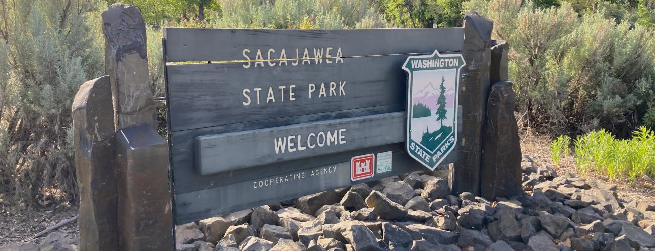 Entry sign to Sacajawea State Park