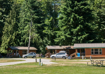 Dosewallips Cabins Exterior with trees in background