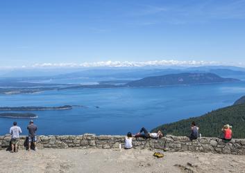 outstanding view of the lake and mountain range from view point
