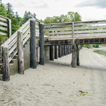 Illahee State Park beach and pier