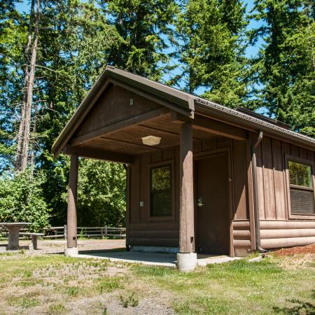 Kitsap Memorial cabin with forest view 