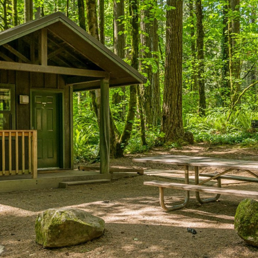 Battle Ground Lake Cabin with picnic table