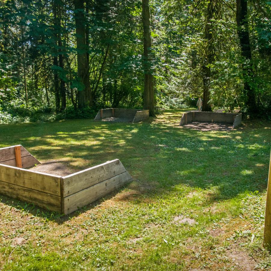 Lewis & Clark recreation area with 2 horseshoe pits